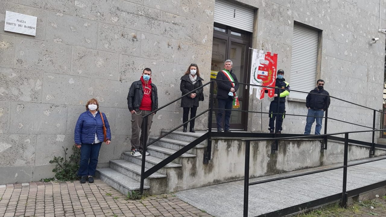 Bussero minuto di silenzio vittime del covid
