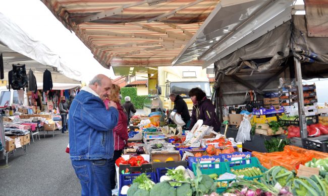 Mercati all’aperto, si riapre: dal 29 aprile via alla sperimentazione