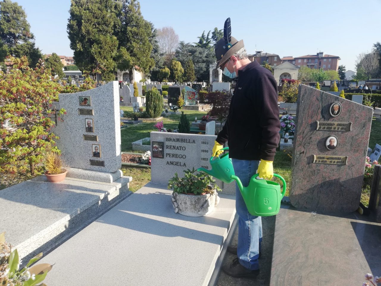 Alpini di Trezzo si prendono cura dei cimiteri cittadini