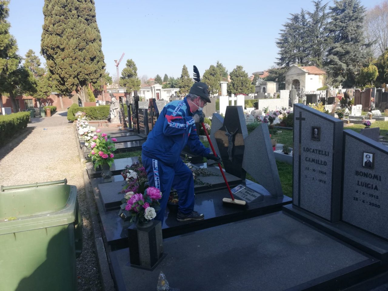 Alpini di Trezzo si prendono cura dei cimiteri cittadini