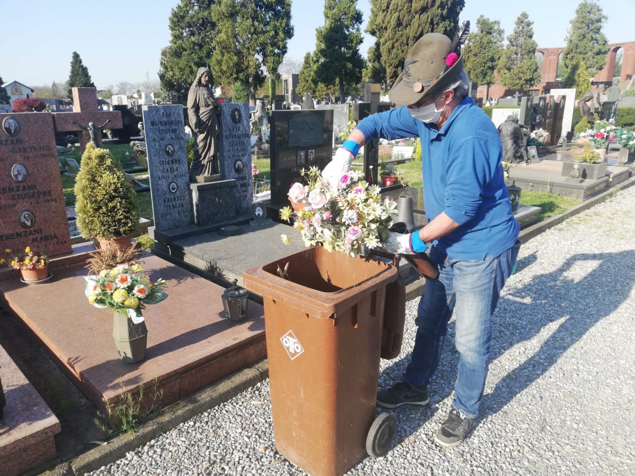 Alpini di Trezzo si prendono cura dei cimiteri cittadini