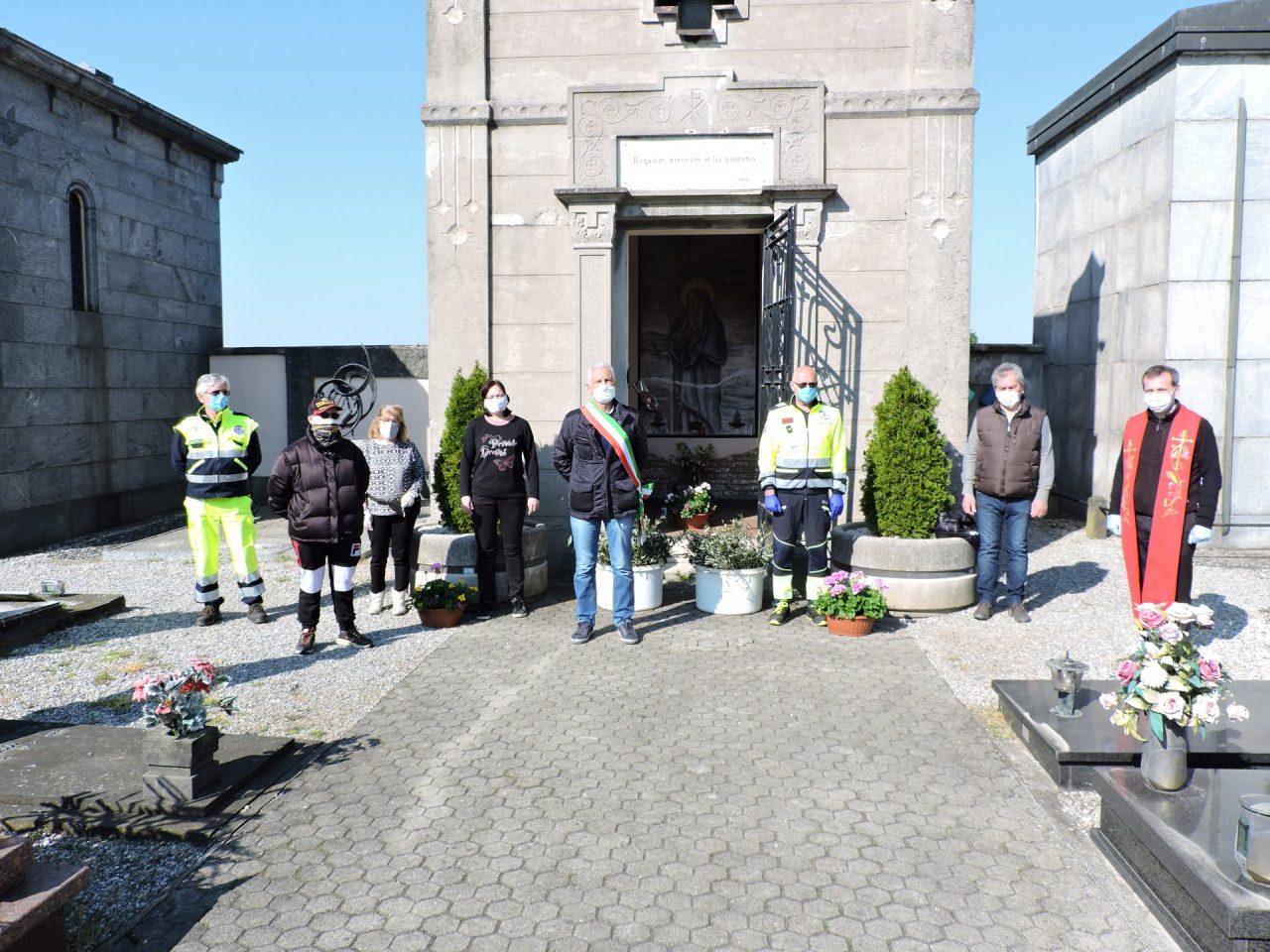 Pozzo d’Adda, l’Amministrazione pulisce il cimitero