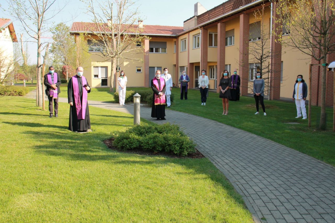 Alla Rsa di Melzo la benedizione di Pasqua per ospiti e operatori VIDEO