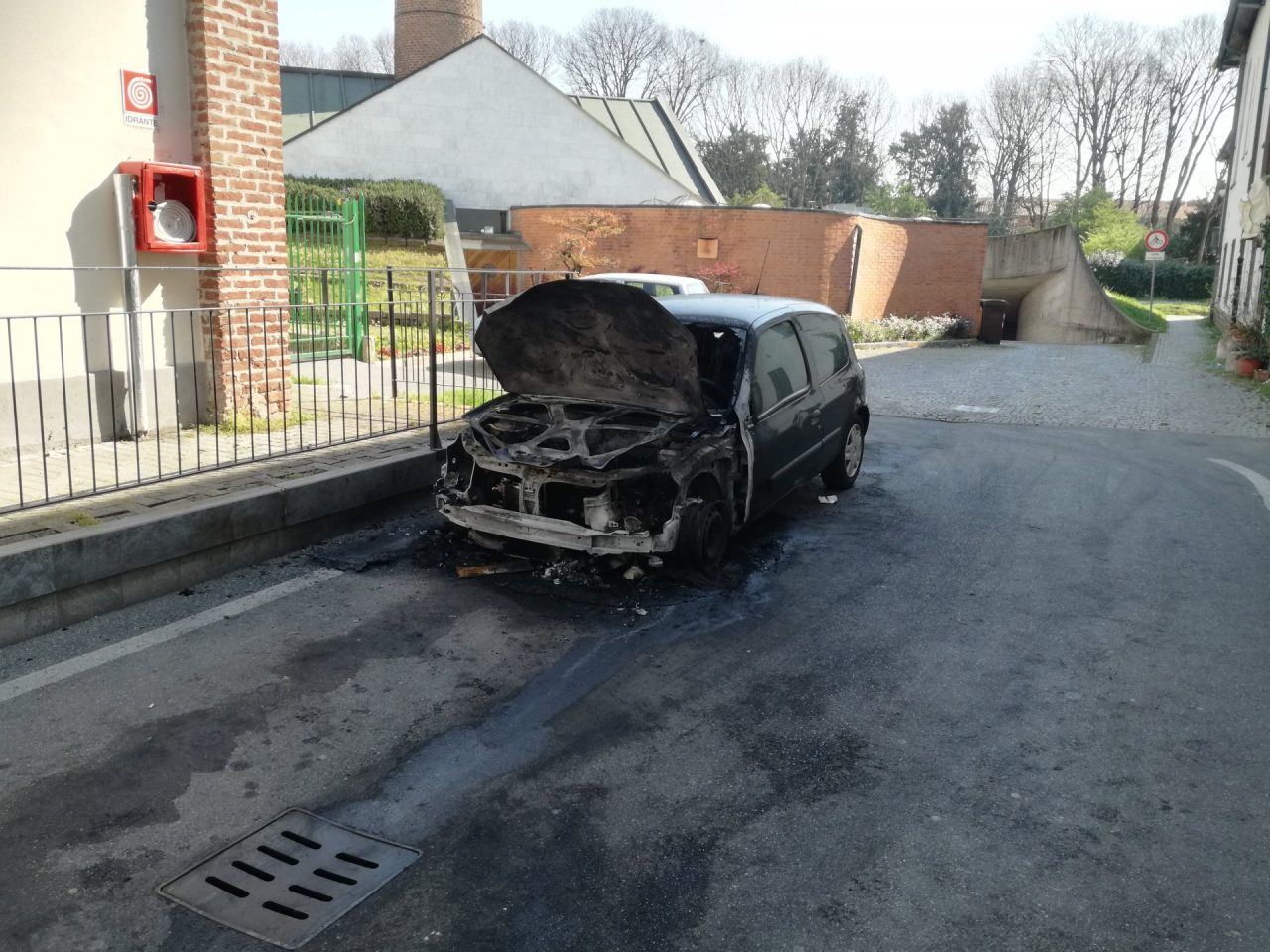 Altre due auto bruciate a Cernusco: è tornato il piromane?