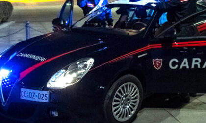 Blitz dei Carabinieri in un'autorimessa di Vaprio d'Adda, due denunce per ricettazione e droga