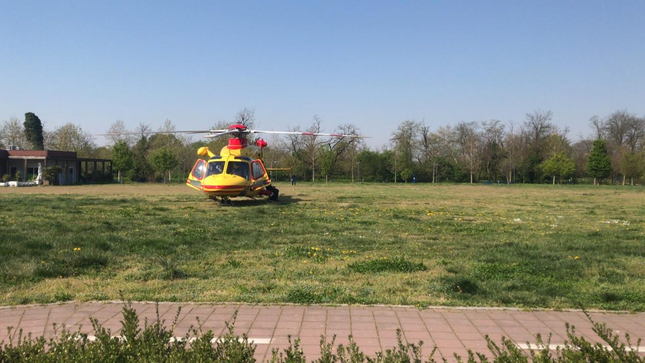Ciclista investita, arriva l’elisoccorso  FOTO