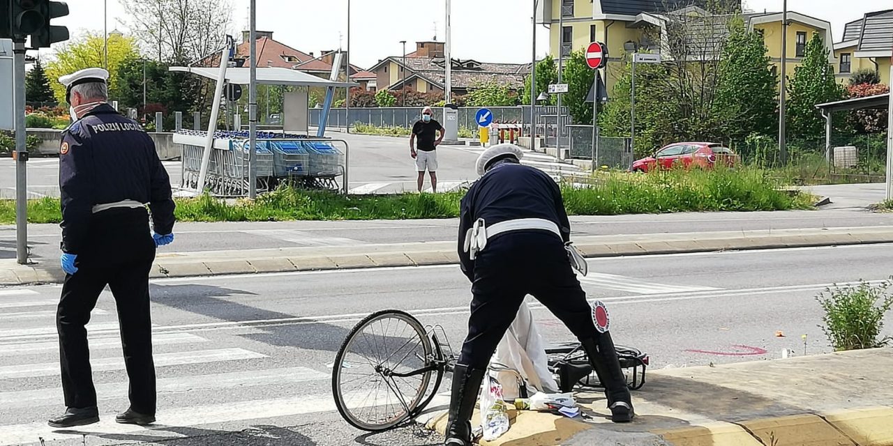 Ciclista investito da un camion, è gravissimo VIDEO