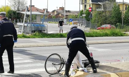 Ciclista investito da un camion, è gravissimo VIDEO