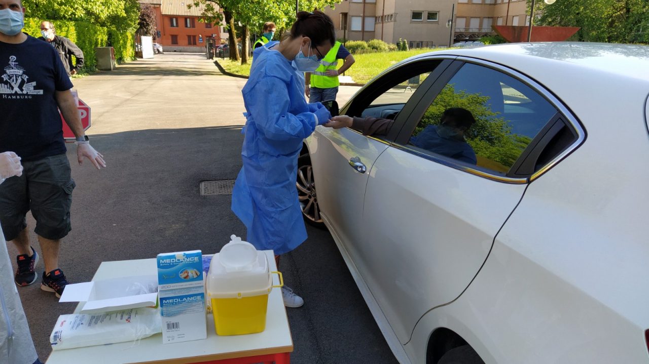 Primi test sierologici in auto in Martesana: li paga un imprenditore generoso