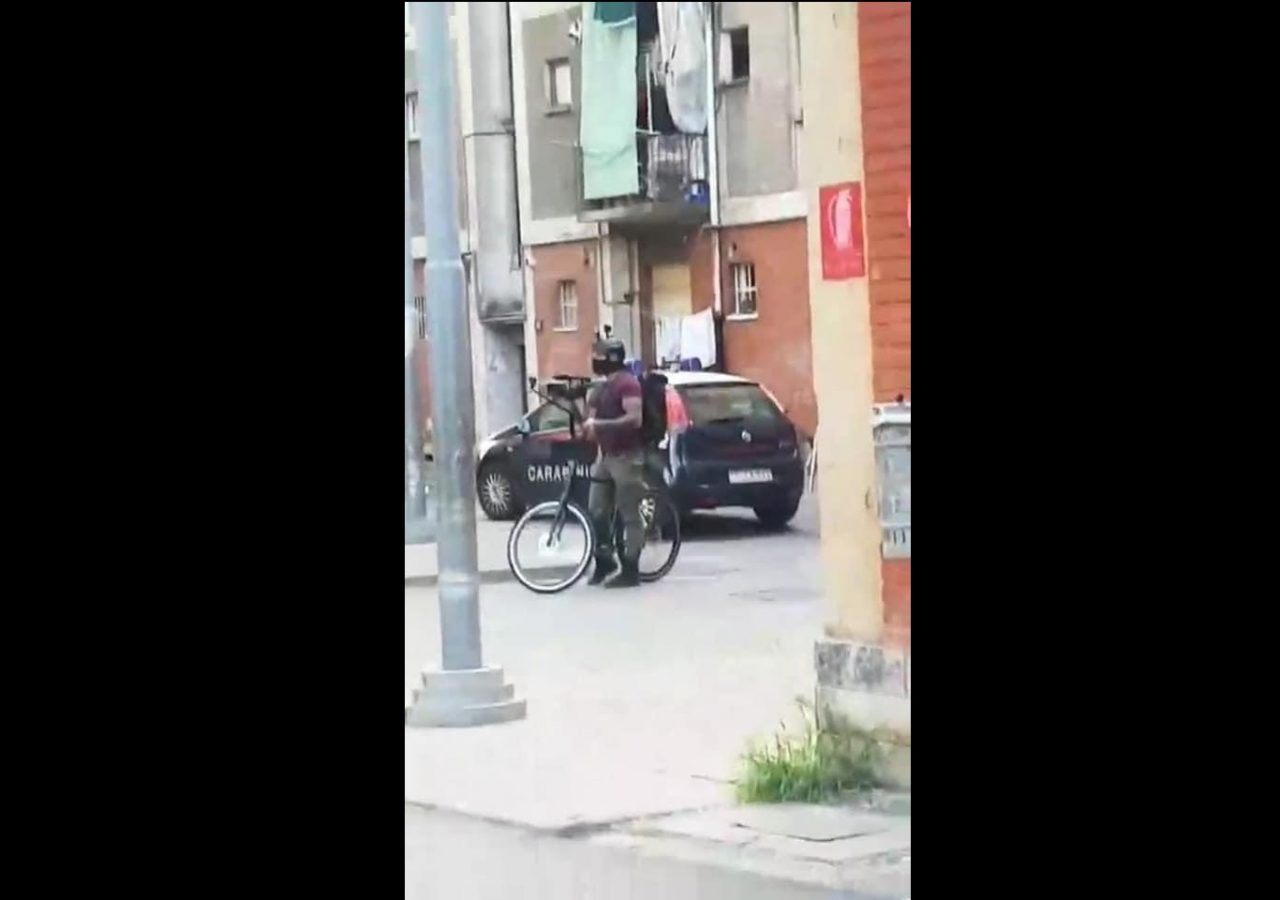 Vittorio Brumotti a Pioltello per lo spaccio in Piazza Garibaldi