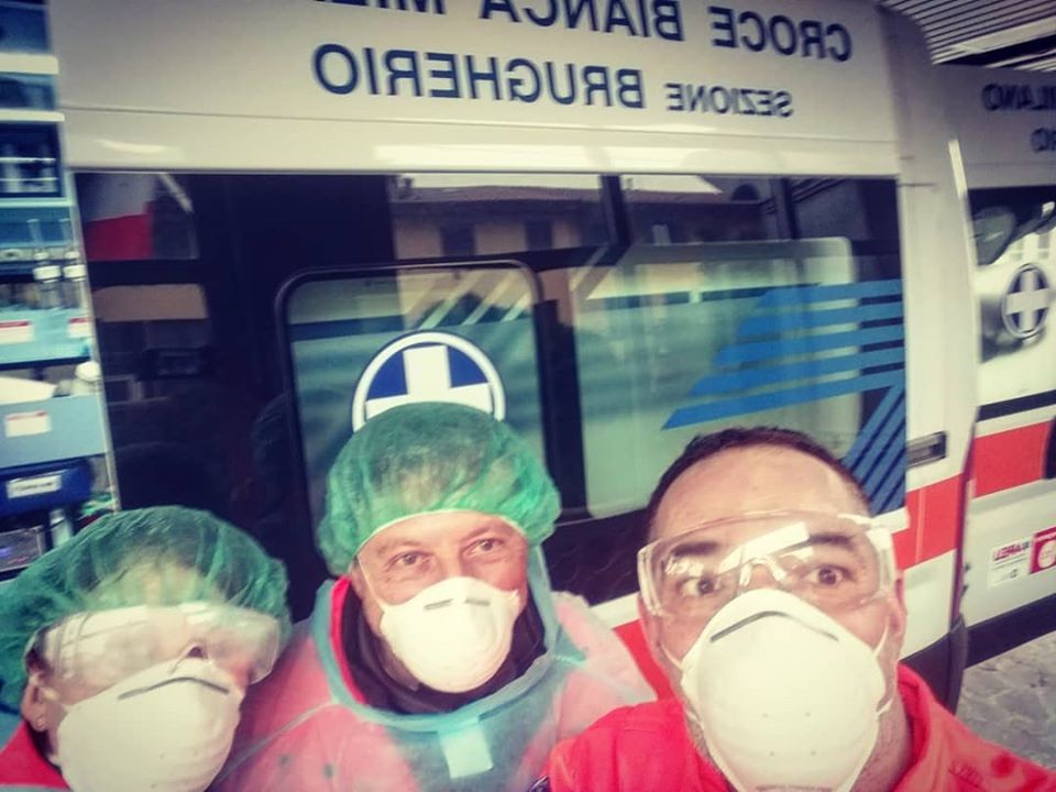 Fatica, sorrisi e speranza: sulle ambulanze ai tempi del Coronavirus VIDEO