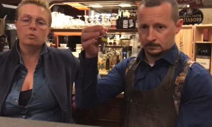 Serranda alzata e chiavi del locale al sindaco: è la protesta dei ristoratori VIDEO