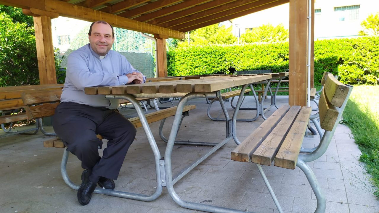 A Segrate i fedeli pagano le bollette della parrocchia