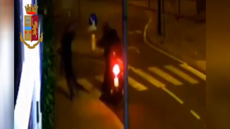 Gambizzano uomo in mezzo alla strada con due colpi di pistola: arrestati VIDEO