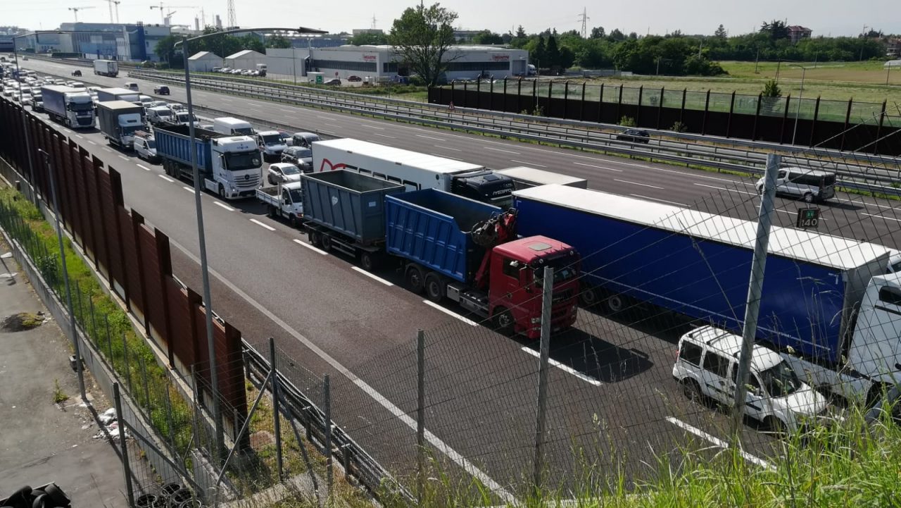 Incidente in A4, arriva l’elisoccorso. Settantenne in ospedale