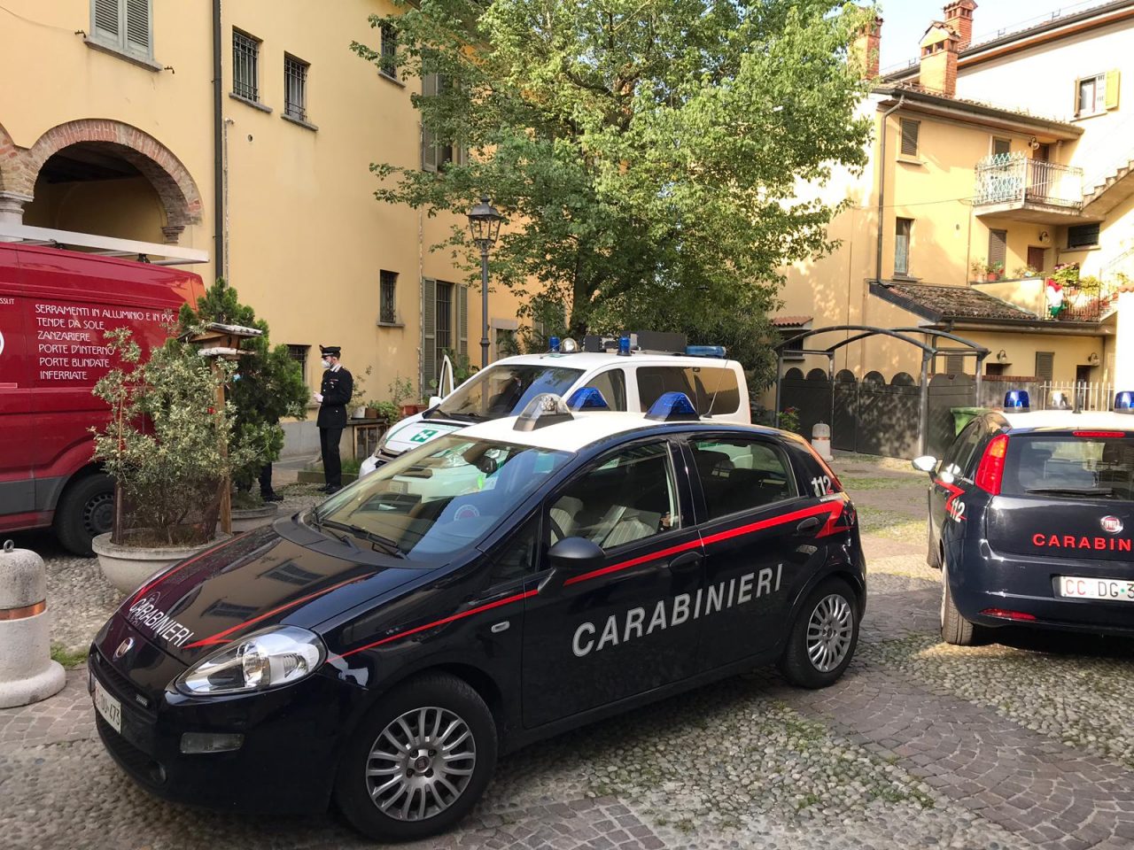 Sgombero all’alba di un alloggio comunale a Cassano d’Adda FOTO