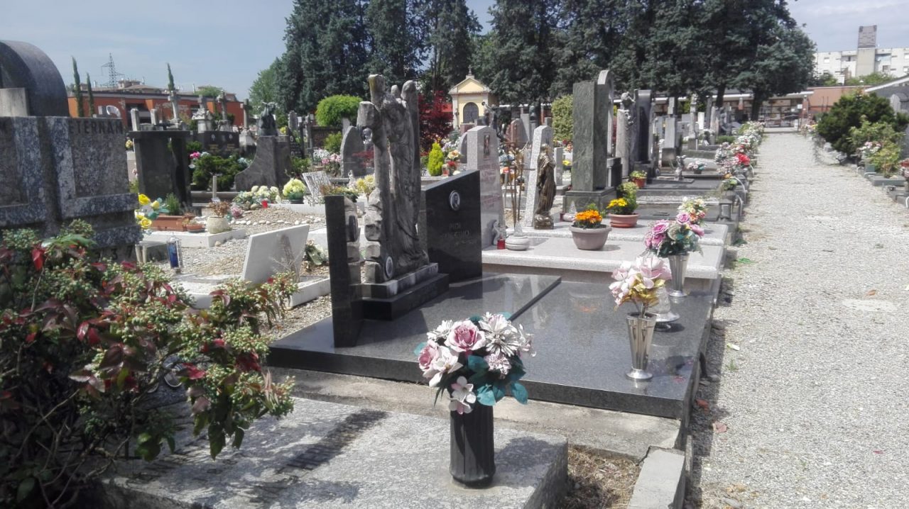 Furti al cimitero, il Comune pensa alle telecamere