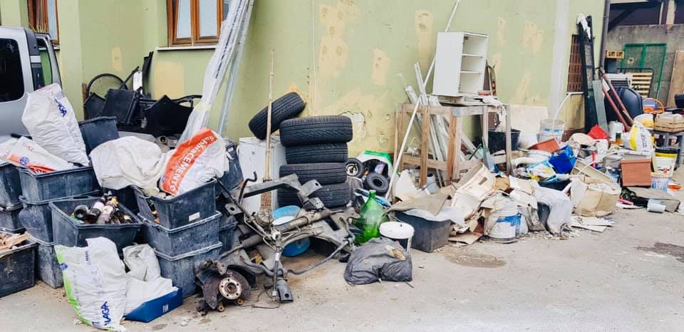 Officina abusiva scoperta dalla Polizia Locale: maxi multa e sequestro FOTO