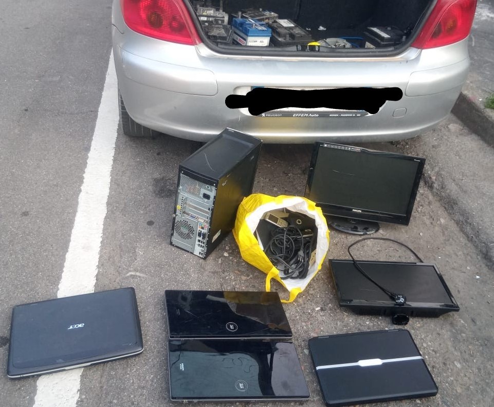 Rubano Pc, cellulari e cerchioni d’auto in discarica: presi