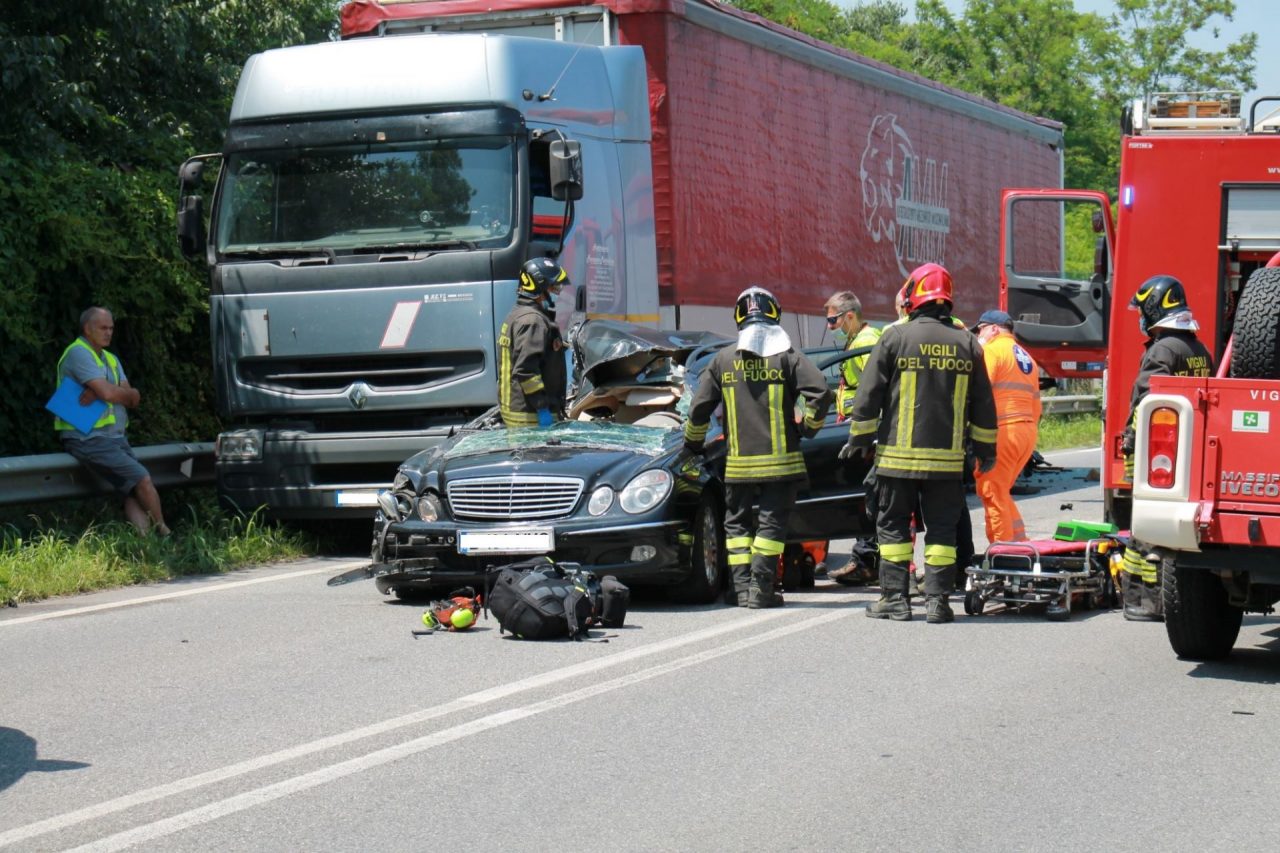 Incidente sulla Sp13, arriva l’elisoccorso. Riapre la Cerca FOTO