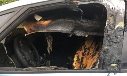 Piromane dà fuoco all'auto di una barista