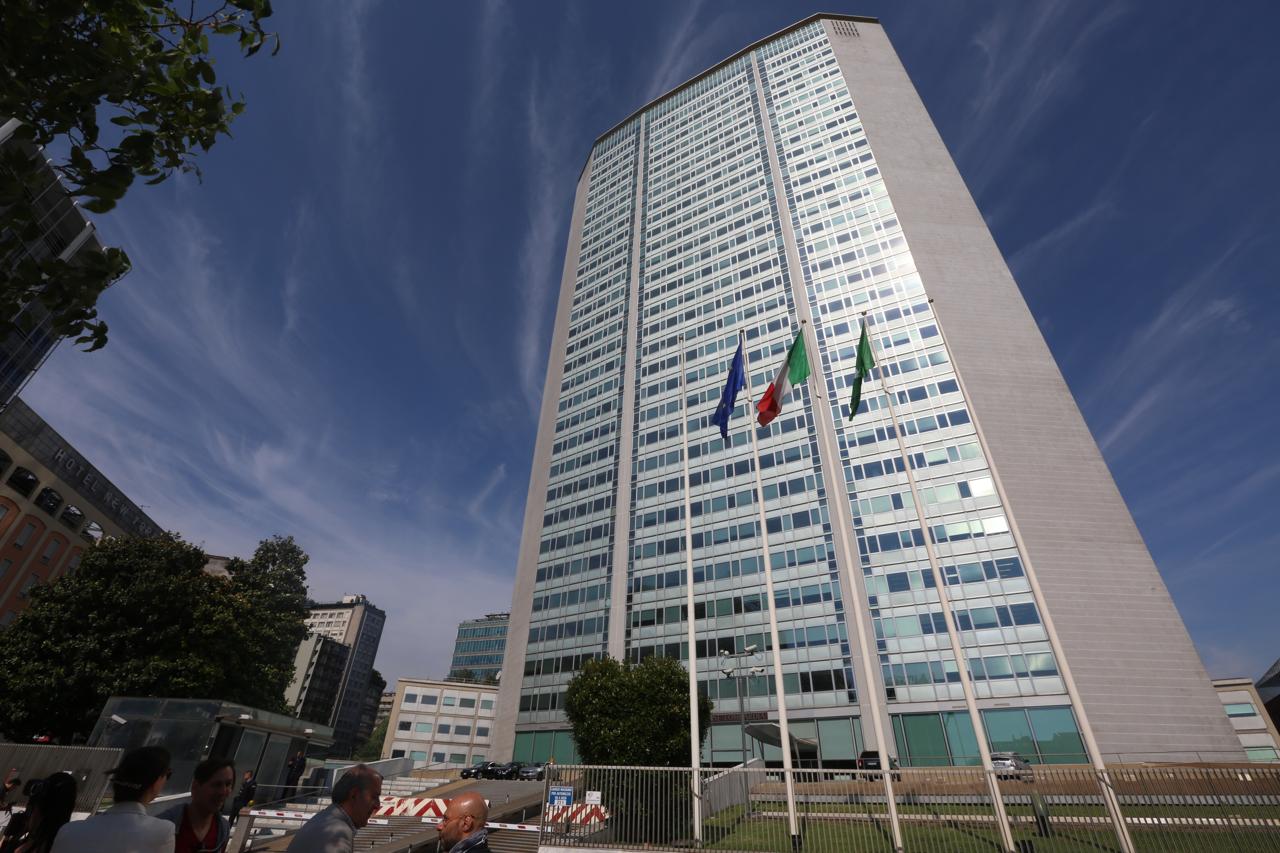 “La cadrega viene prima della salute”, duro attacco al centrodestra