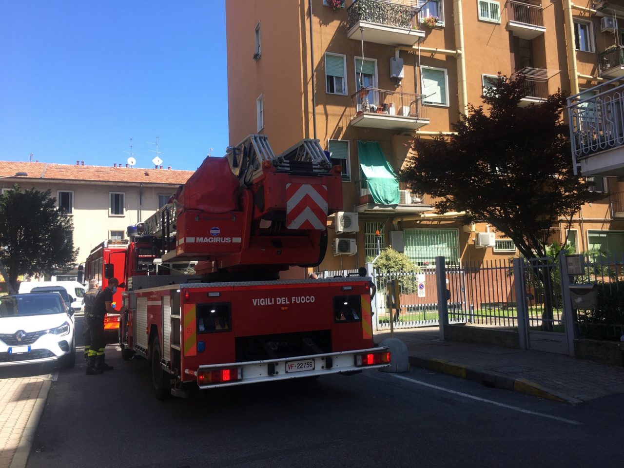 Anziana sola cade in casa, soccorso “in quota” dei Vigili del fuoco