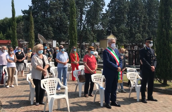 Messa funebre al cimitero in ricordo dei morti da Covid