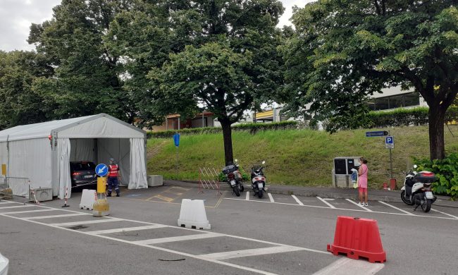 Ospedale di Treviglio, i tamponi drive-in si spostano nel piazzale VIDEO