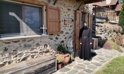 Prega, scrive e traduce. Intervista a padre Michele Di Monte, eremita "made in Martesana"