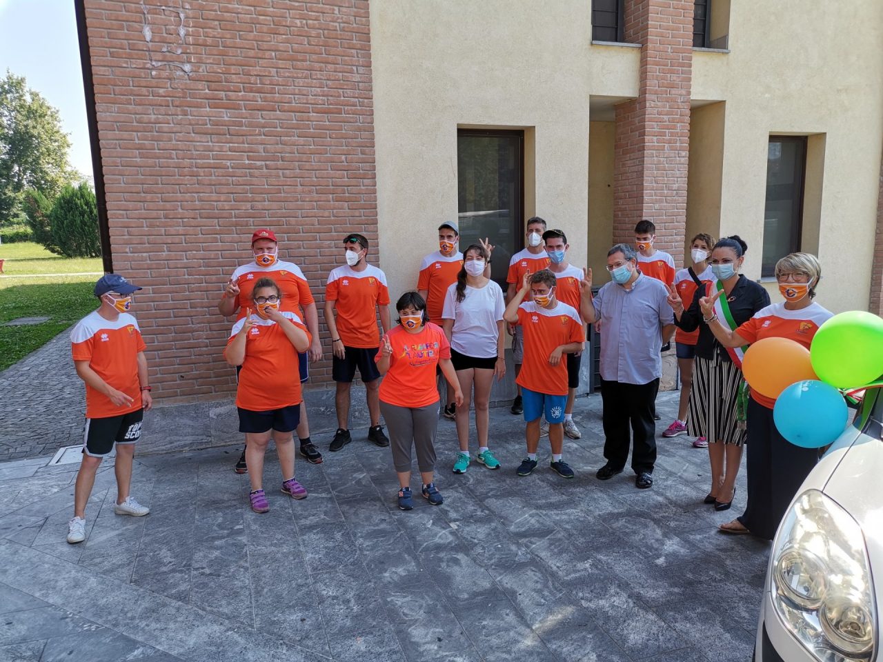 cassina de pecchi cooperativa filippide consegna nuovo mezzo per trasporto disabili