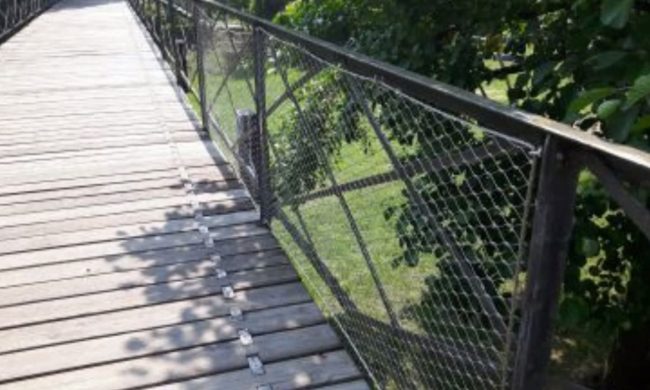 Passerella sull’Adda in sicurezza, ma contro la rete in acciaio scatta la petizione