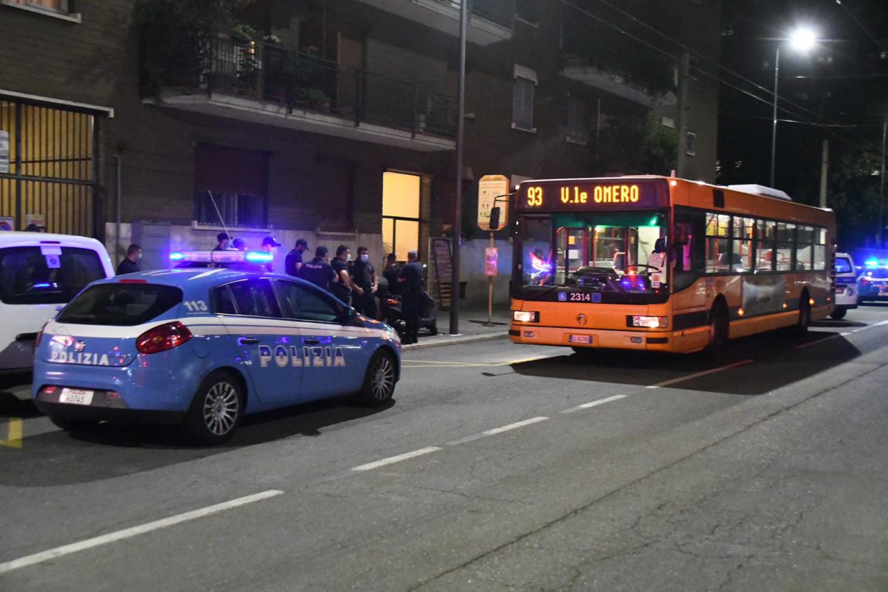 Accoltellato sull’autobus: 23enne gravissimo FOTO E VIDEO