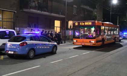 Accoltellato sull'autobus: 23enne gravissimo FOTO E VIDEO