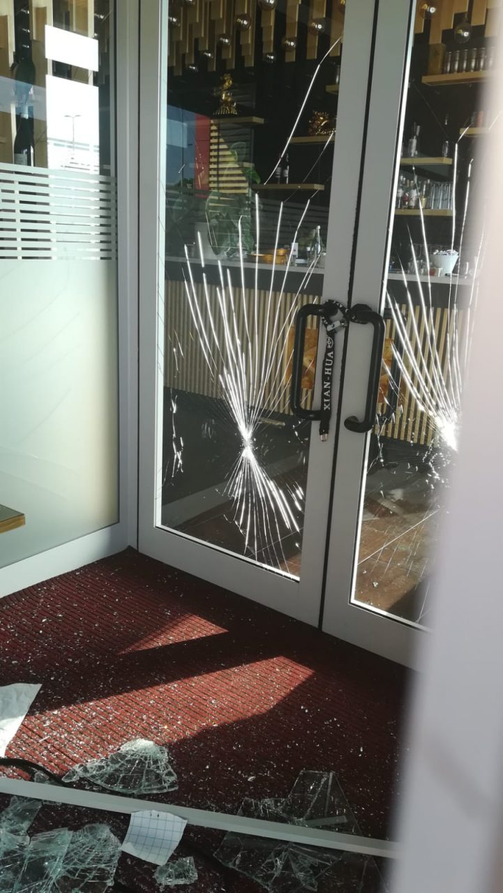 devasta il suo locale