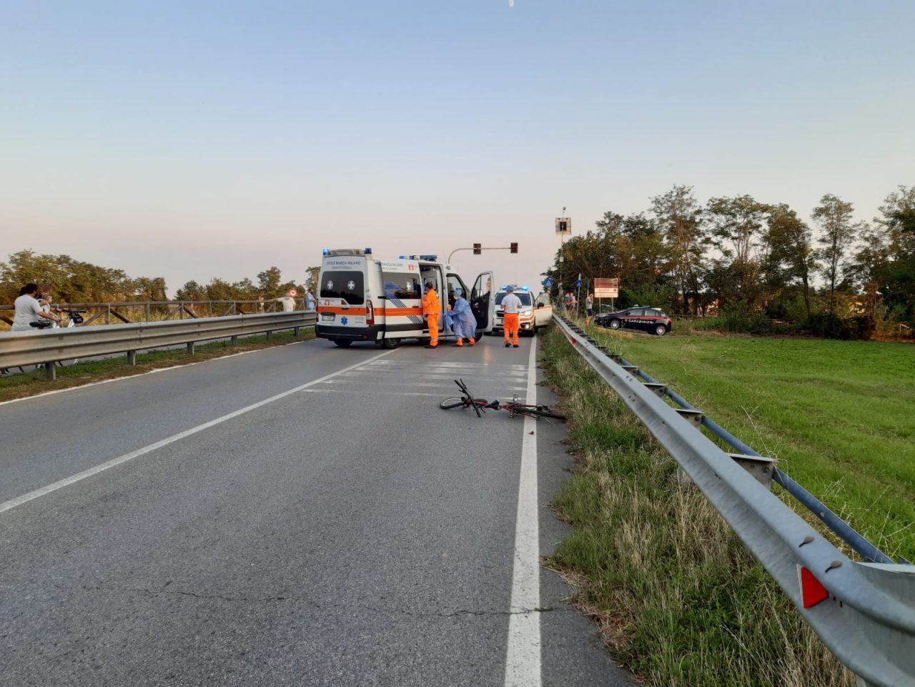 Ciclista investito da un’auto, in ospedale in codice rosso FOTO