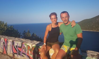 Papà ferito da una frana in spiaggia: a breve il rientro in Italia