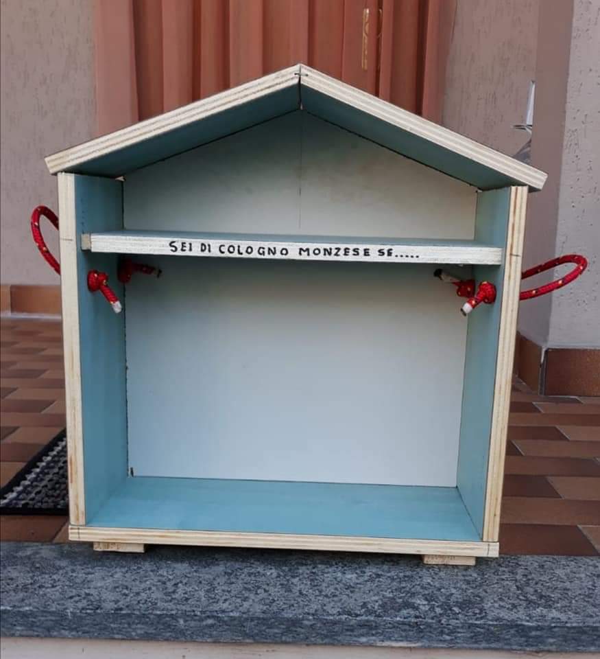 Bookcrossing, a Cologno fuori dai negozi si scambiano i libri