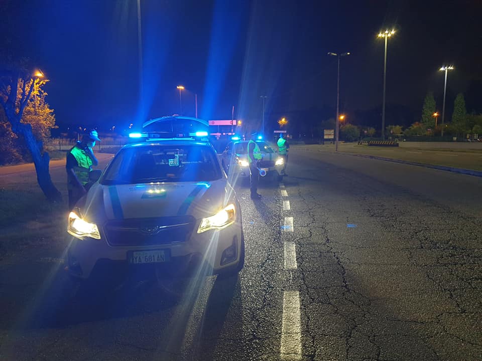 Non rispettava le norme anti-Covid, discoteca chiusa a Pioltello: cento giovani spediti a casa