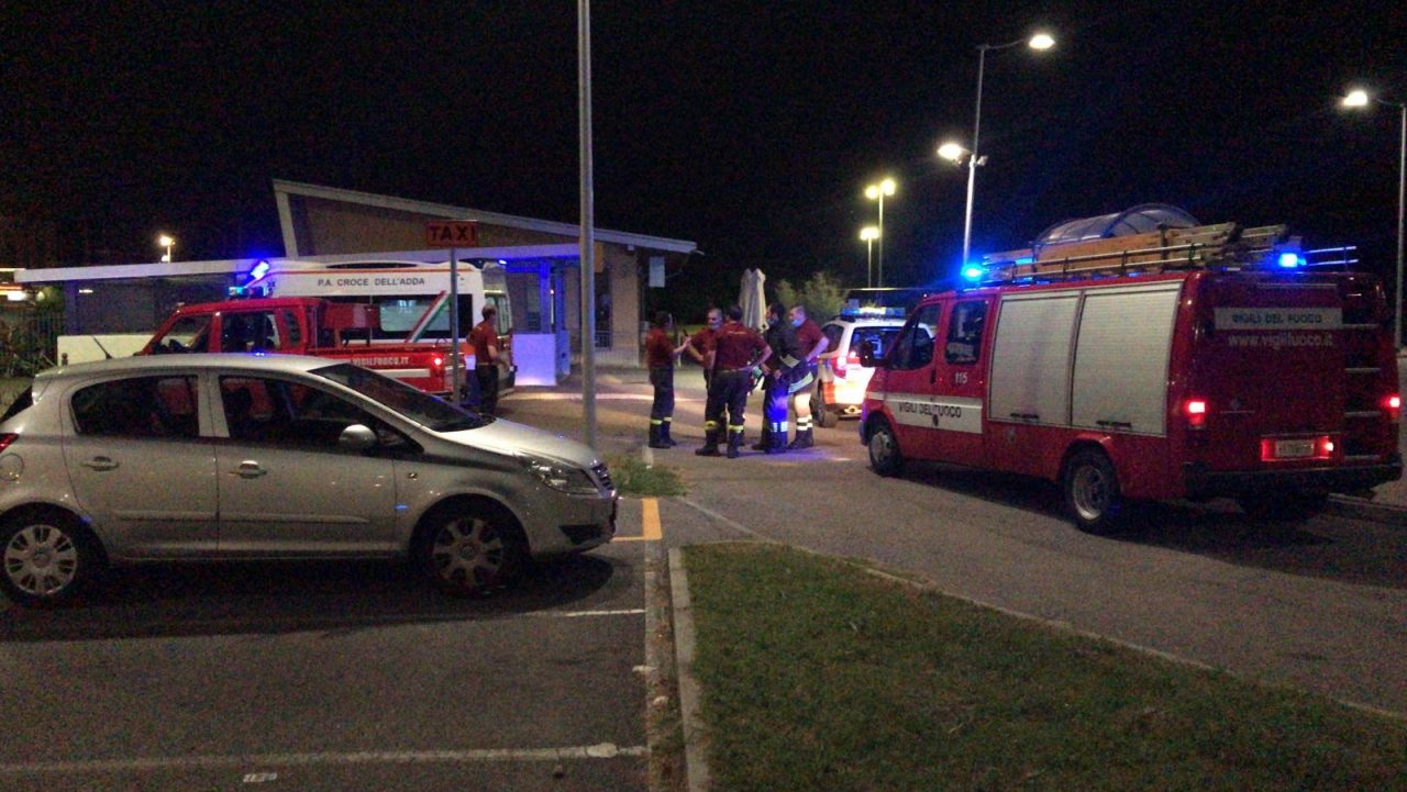 Sfiorato dal treno mentre è sulla banchina, 19enne miracolato