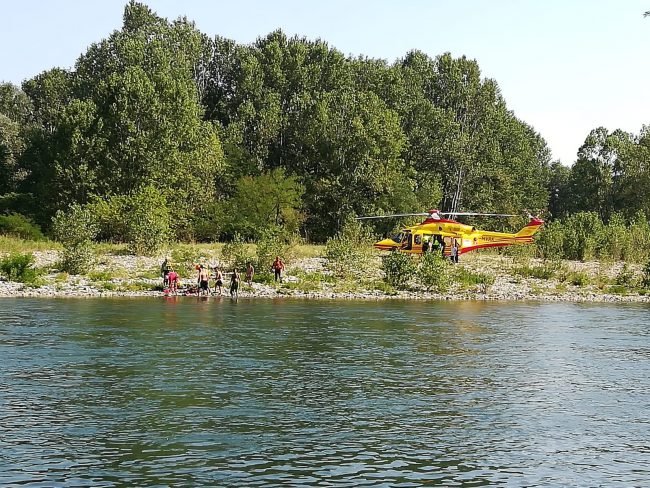 Non ce l’ha fatta il 57enne inghiottito dall’Adda mentre si rinfrescava in acqua