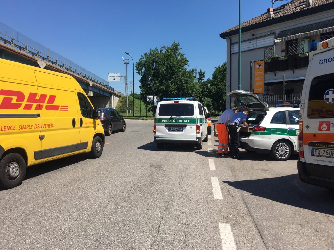 Ciclista investito a Cologno Monzese FOTO