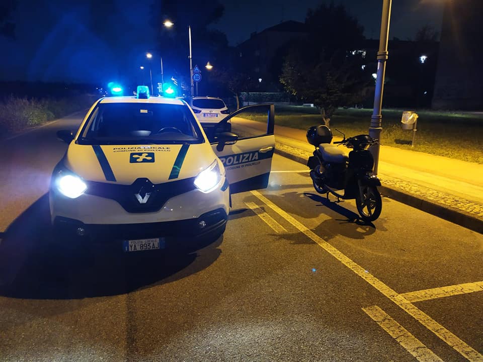 Con il motorino rubato tra le vie di Pioltello come fosse una pista: messi in fuga dalla Locale