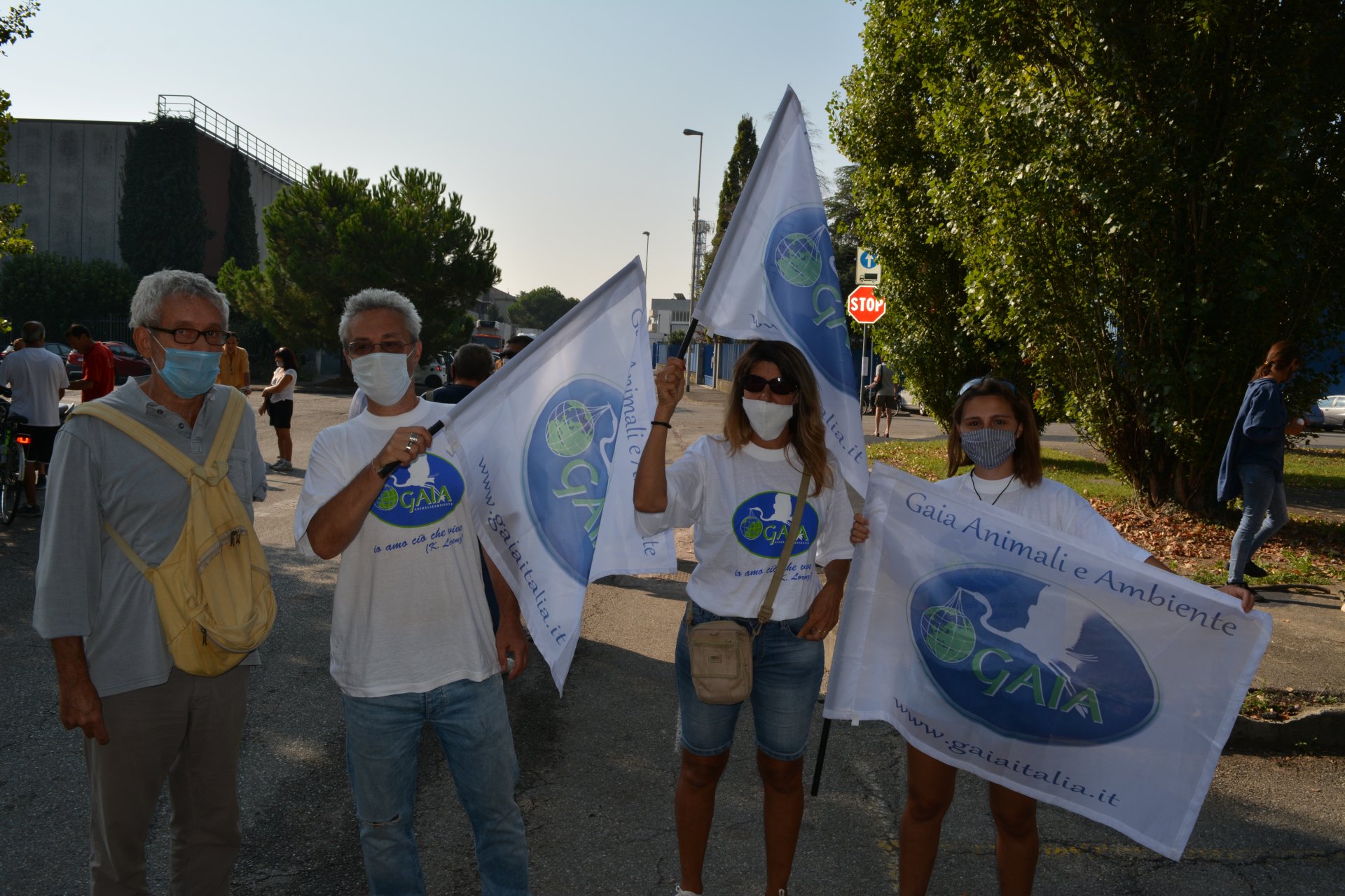 Peschiera Borromeo Manifestazione contro abbattimento dei 240 pioppi di via Galvani