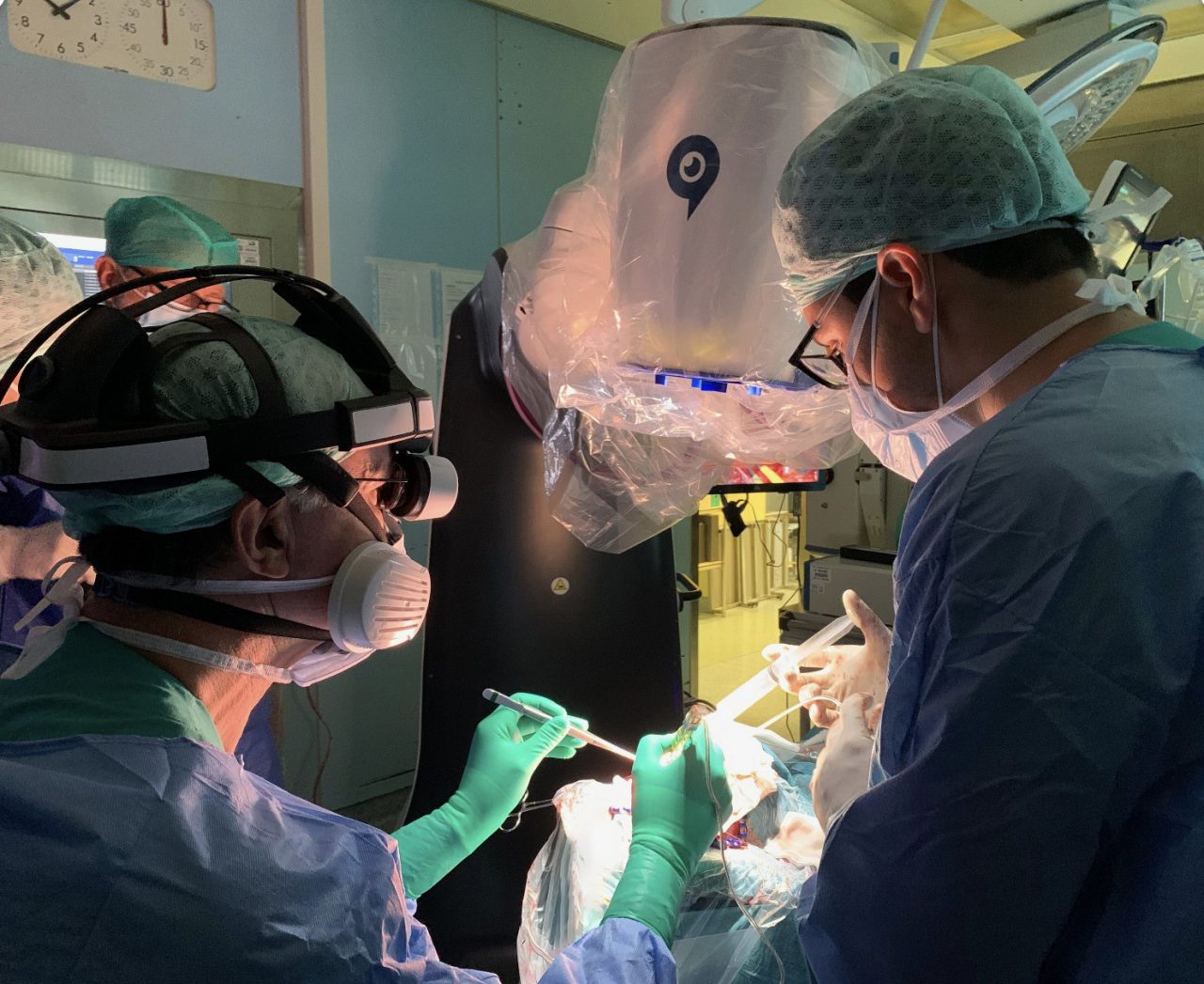 Al San Raffaele primo intervento al mondo al cervello con un robotiscopio