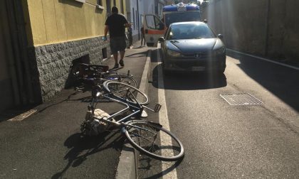 Incidente a Gorgonzola auto investe due donne in bicicletta