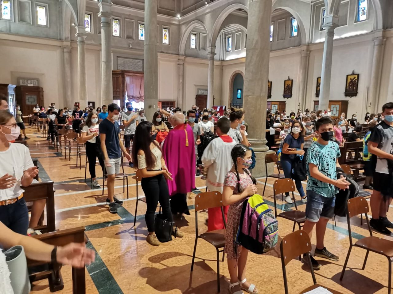 Cernusco sul naviglio messa benedizione degli zaini per il primo giorno di scuola