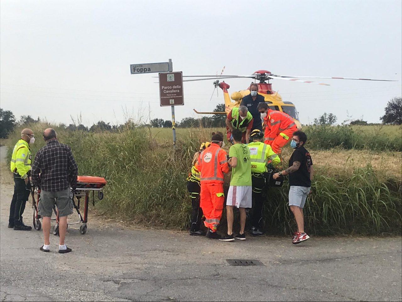 Ciclista investito, arriva anche l’elisoccorso FOTO e  VIDEO