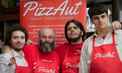 Il food truck di PizzAut in piazza a Monza