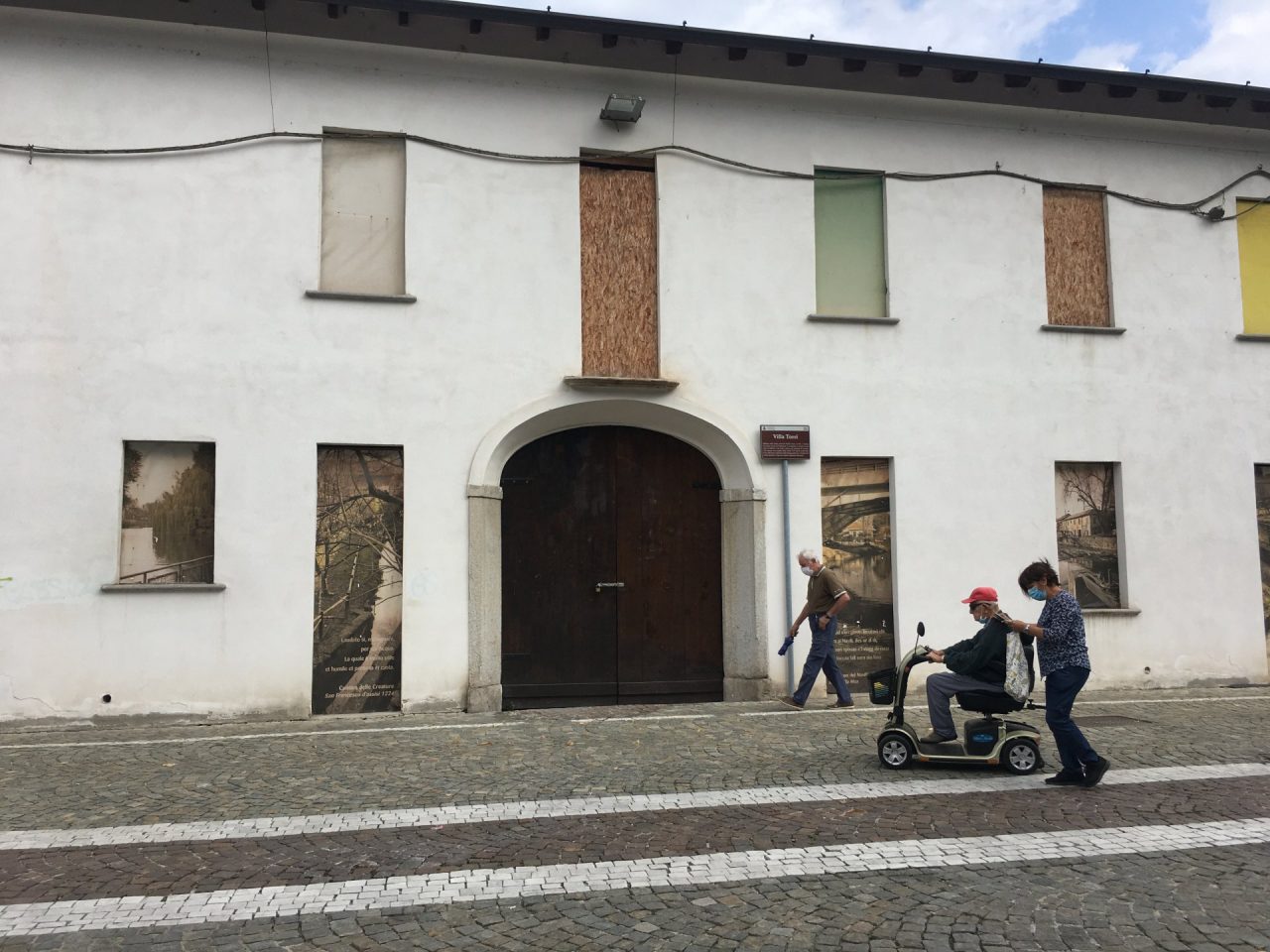 “Un referendum per decidere il destino di Villa Torri”